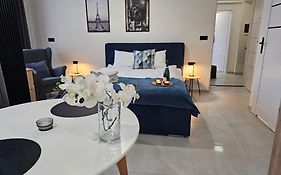 Urban Apartments Baildona 103A - Balcony - Free Garage